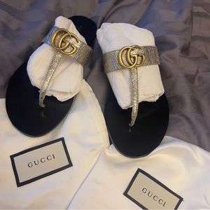 Gucci leather thong sandal with double G